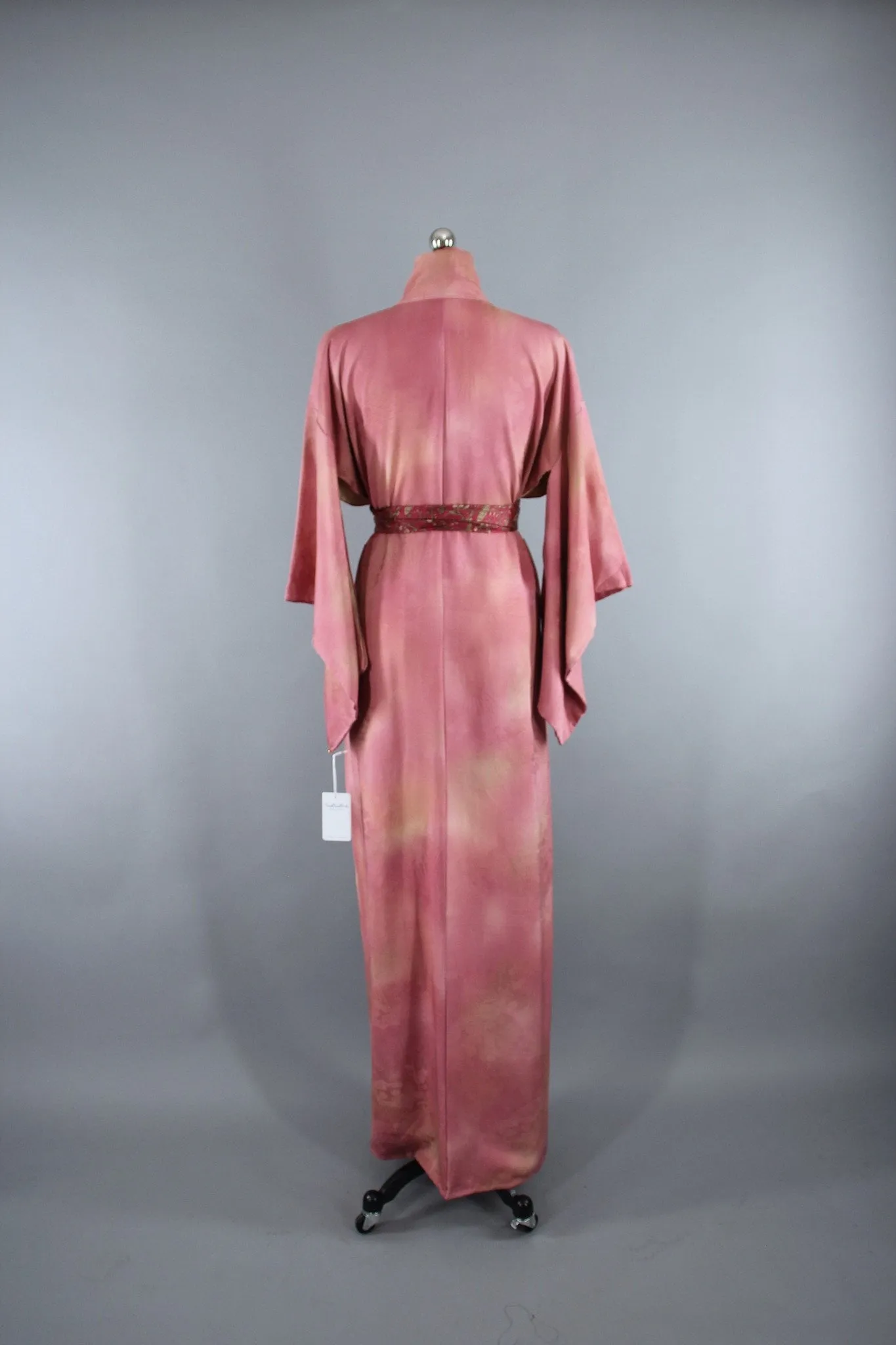 1960s Vintage Silk Kimono Robe in Ombre Pink Floral