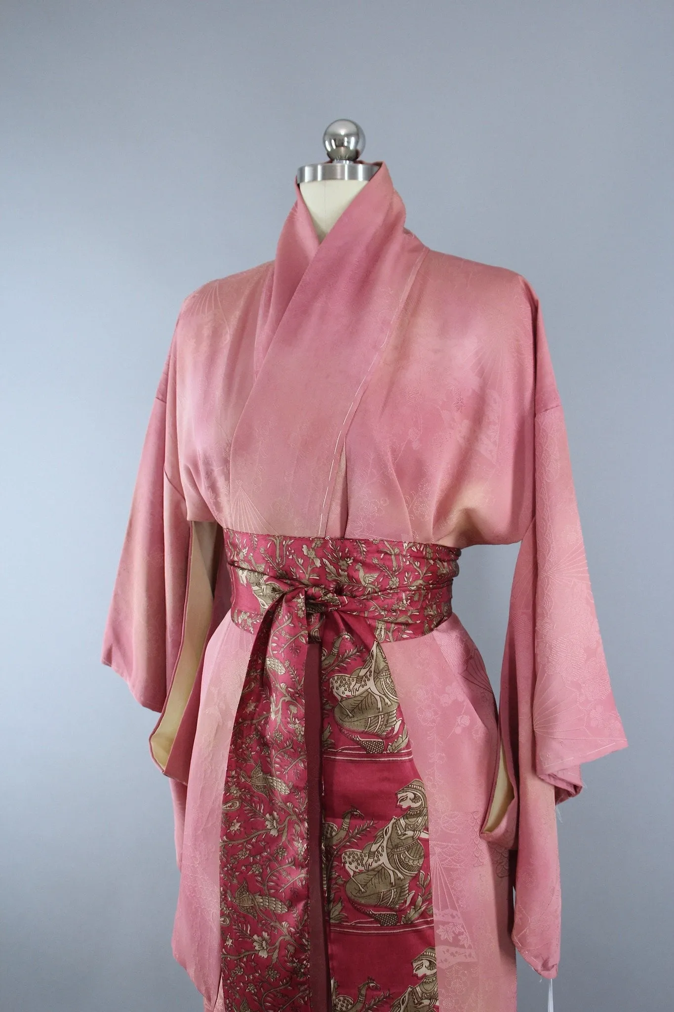 1960s Vintage Silk Kimono Robe in Ombre Pink Floral