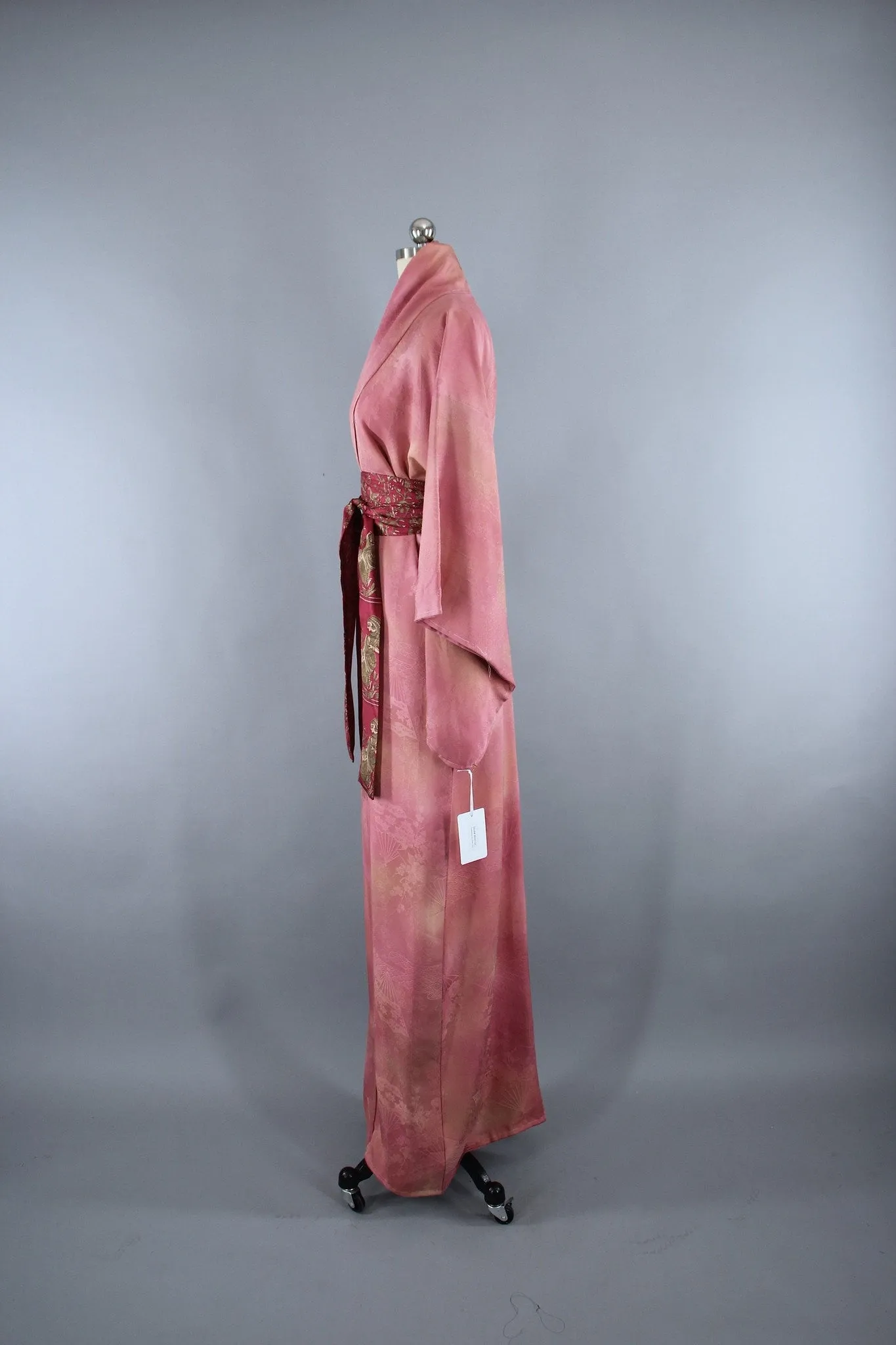 1960s Vintage Silk Kimono Robe in Ombre Pink Floral