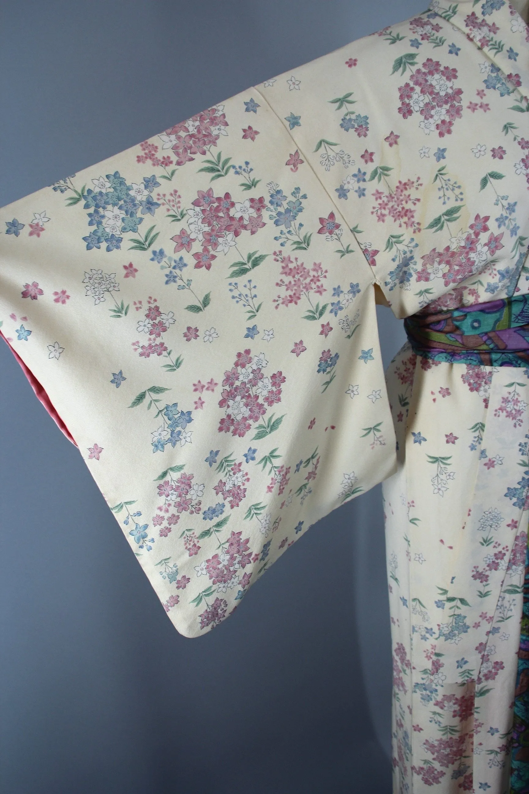 1960s Vintage Silk Kimono Robe / Ivory Pink Floral Print