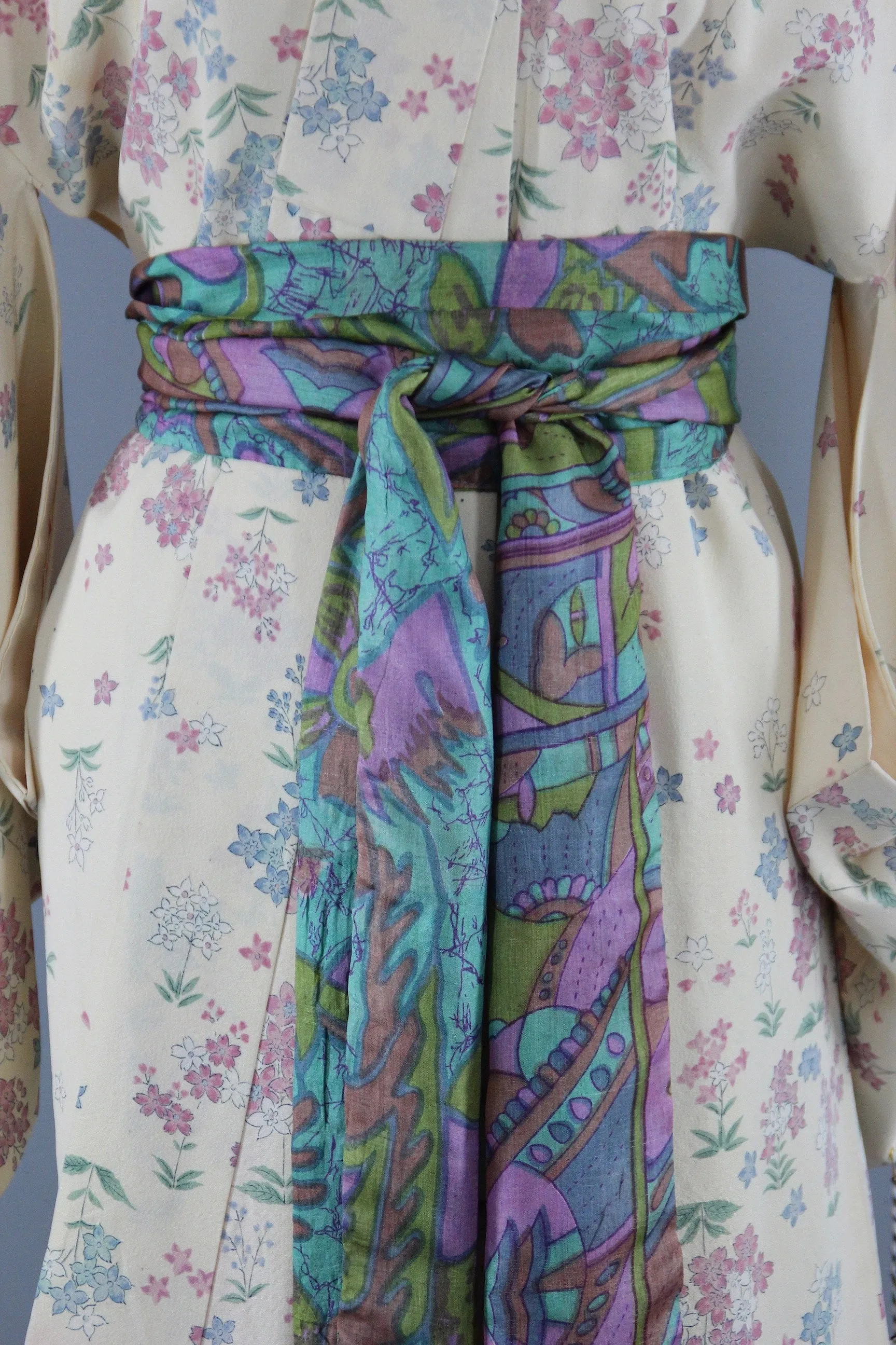 1960s Vintage Silk Kimono Robe / Ivory Pink Floral Print