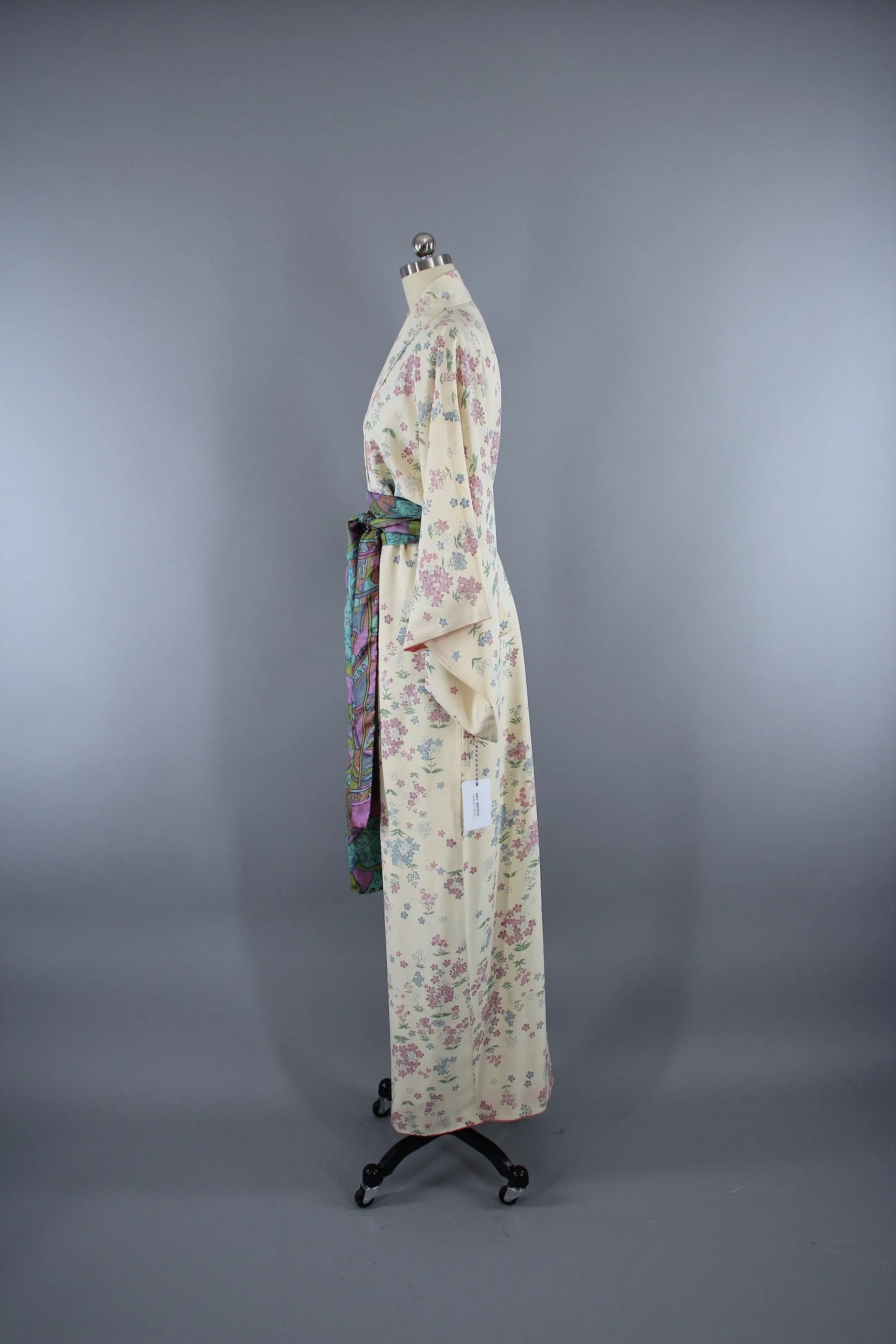 1960s Vintage Silk Kimono Robe / Ivory Pink Floral Print
