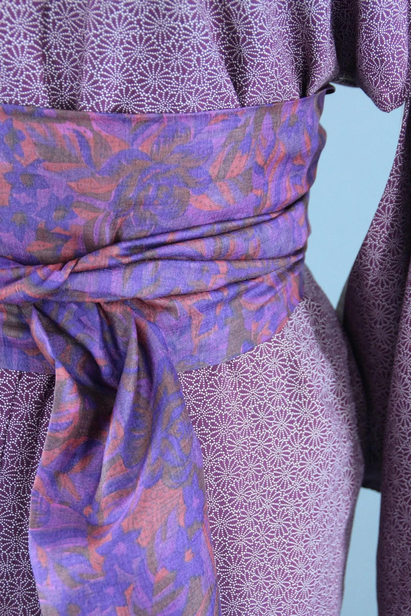1970s Vintage Kimono Robe in Purple and White Tiny Floral Print