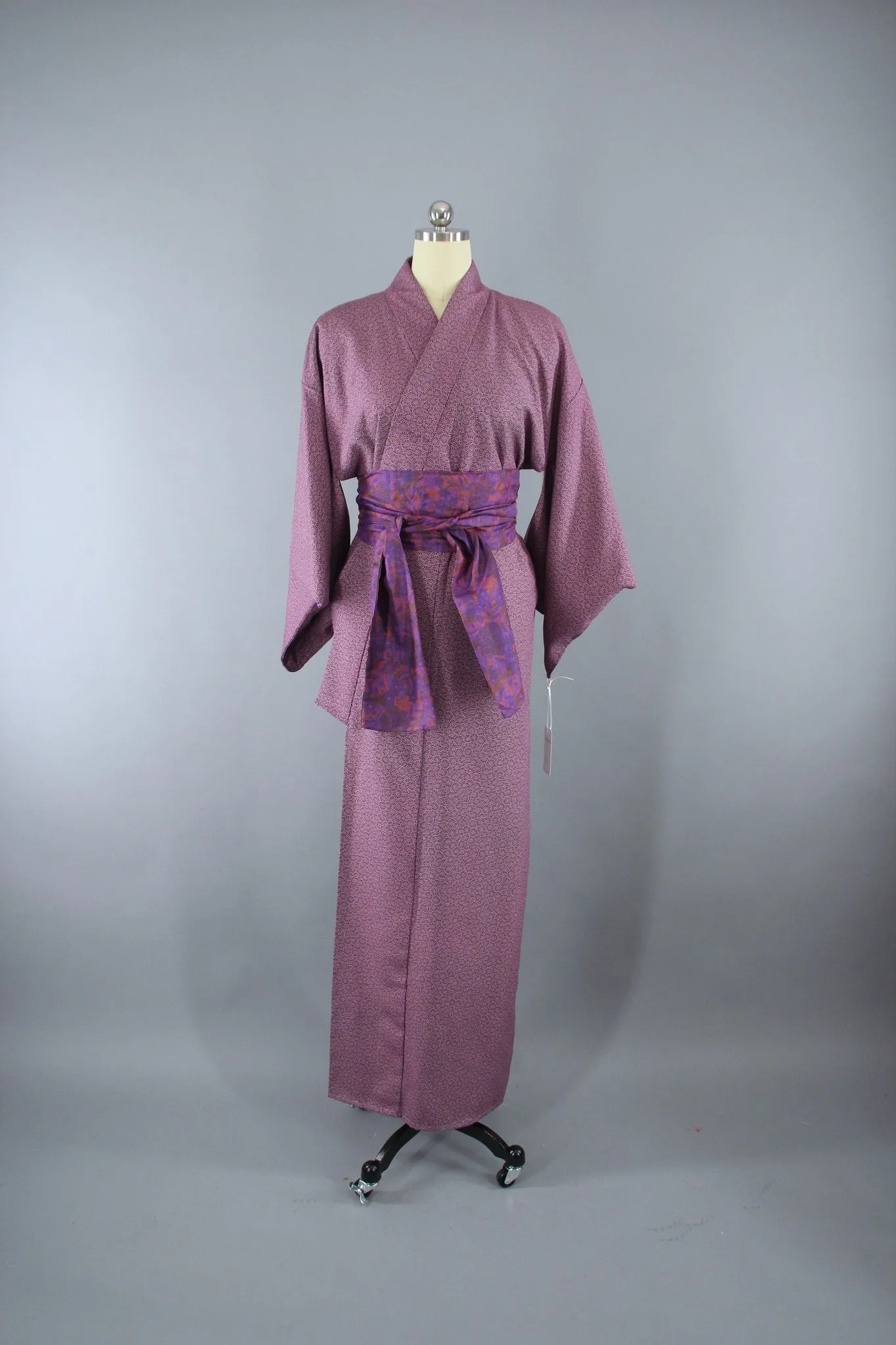1970s Vintage Kimono Robe in Purple and White Tiny Floral Print