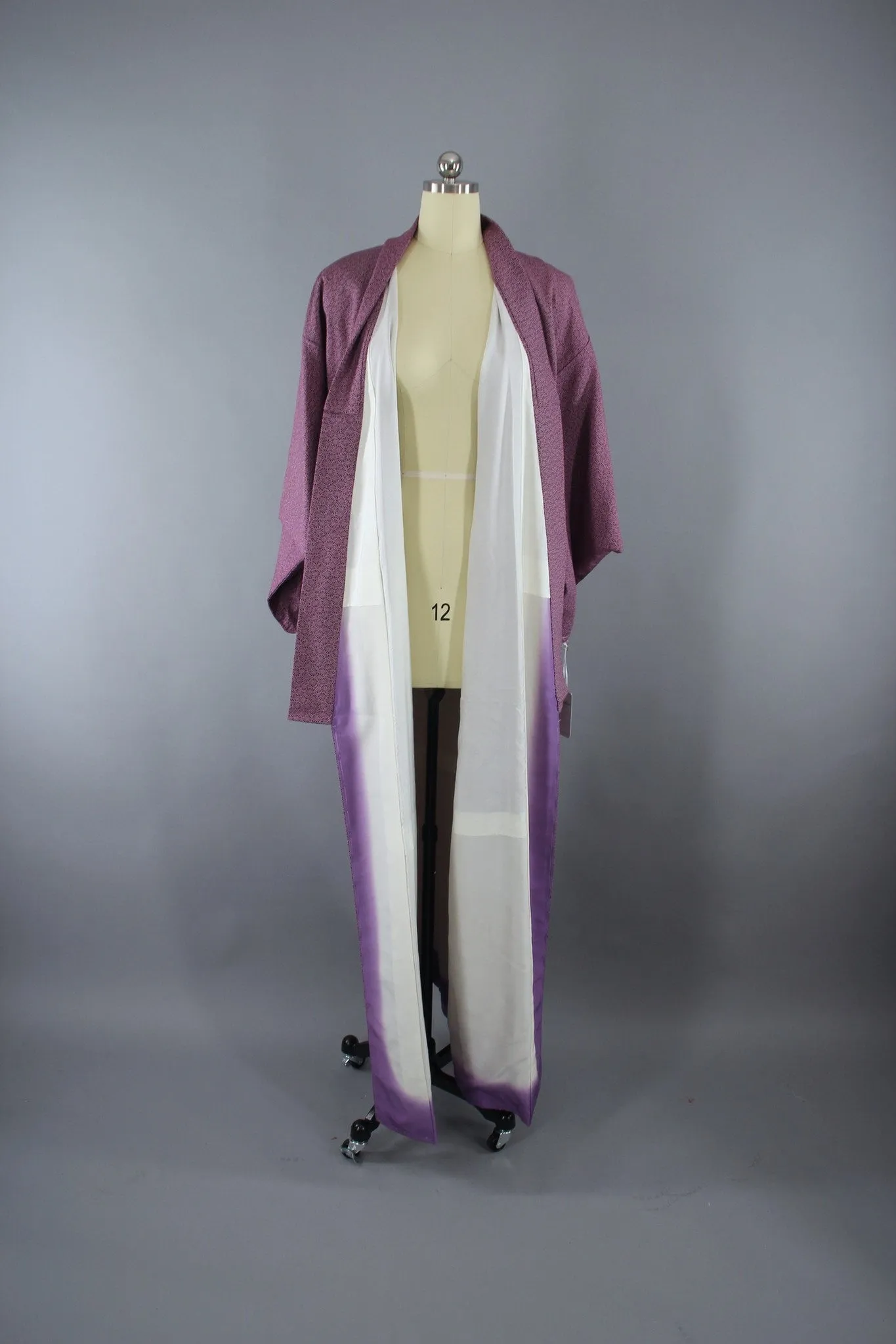 1970s Vintage Kimono Robe in Purple and White Tiny Floral Print
