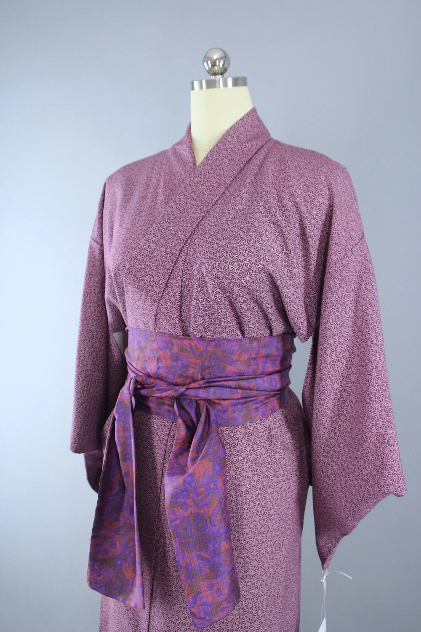 1970s Vintage Kimono Robe in Purple and White Tiny Floral Print