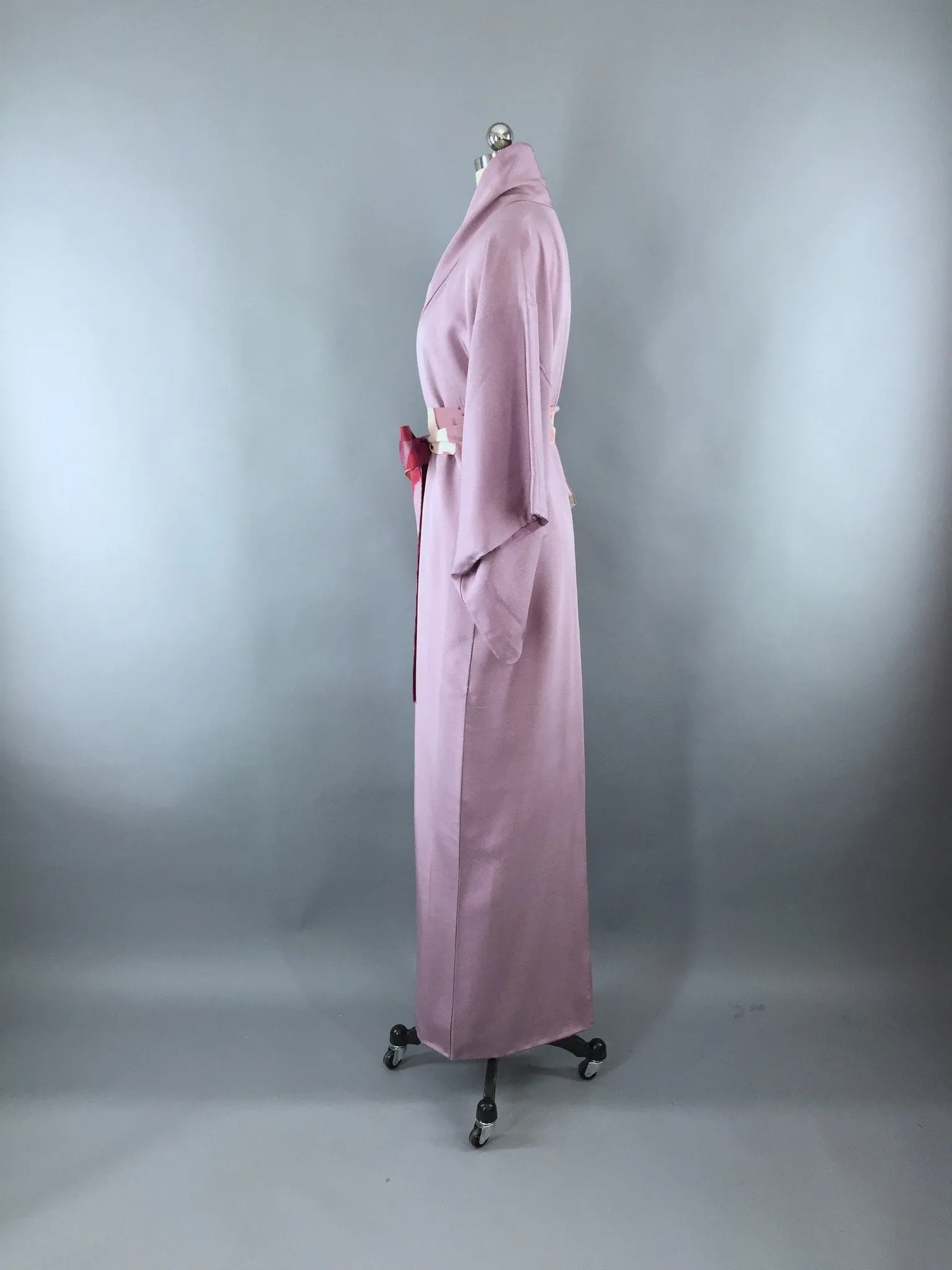 1970s Vintage Kimono Robe with Lavender Purple Floral Print
