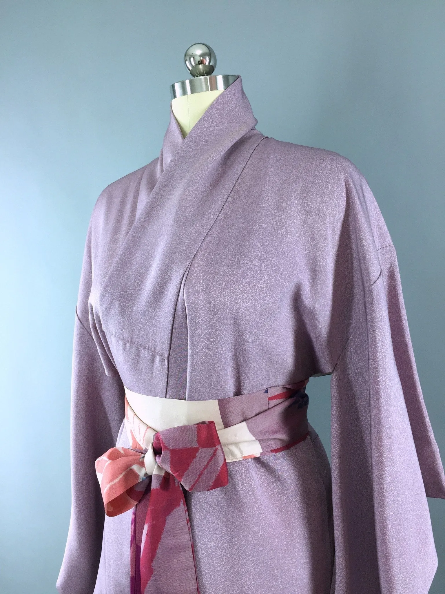 1970s Vintage Kimono Robe with Lavender Purple Floral Print