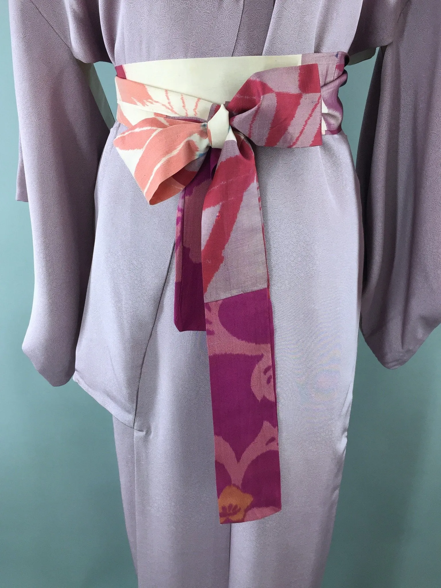 1970s Vintage Kimono Robe with Lavender Purple Floral Print