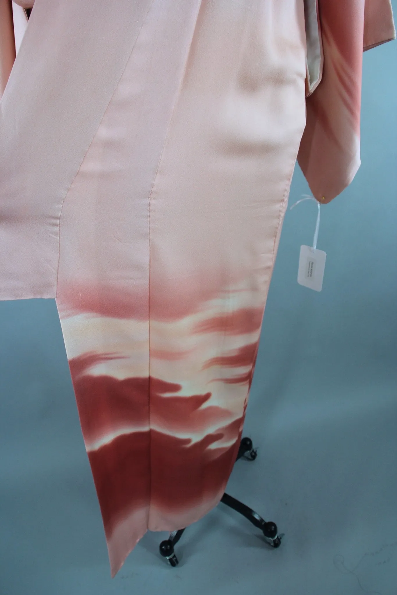 1970s Vintage Kimono Robe with Pink Clouds Print
