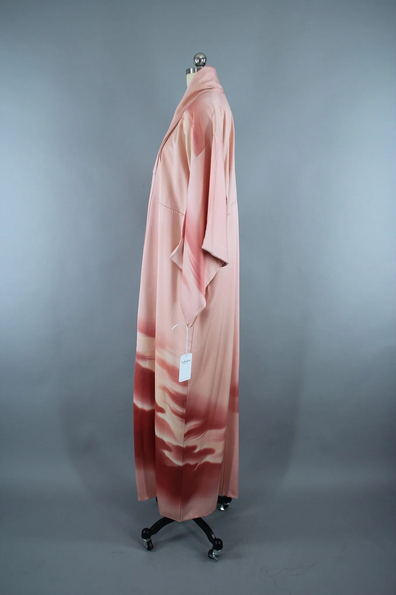 1970s Vintage Kimono Robe with Pink Clouds Print