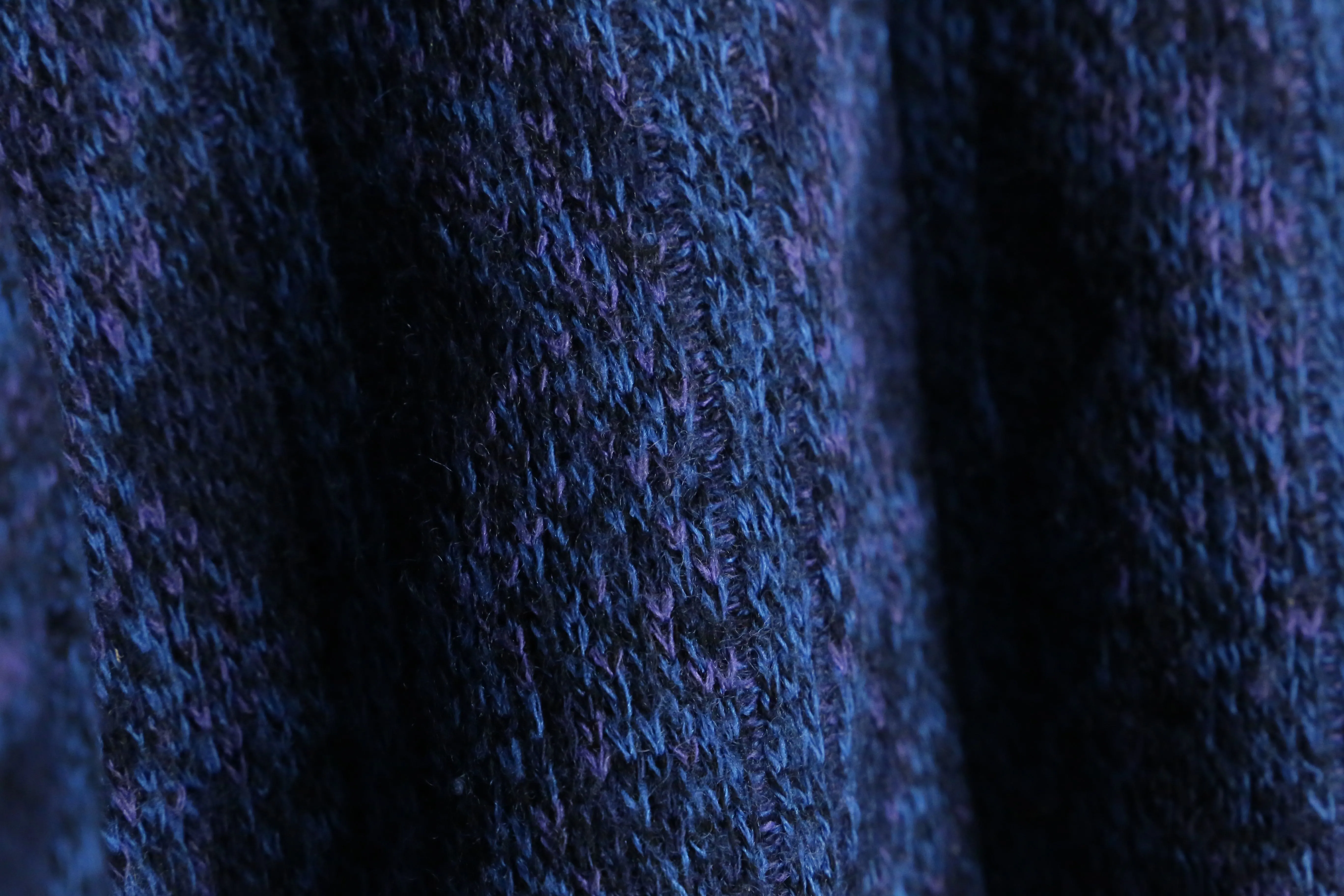 blue color V neck knit