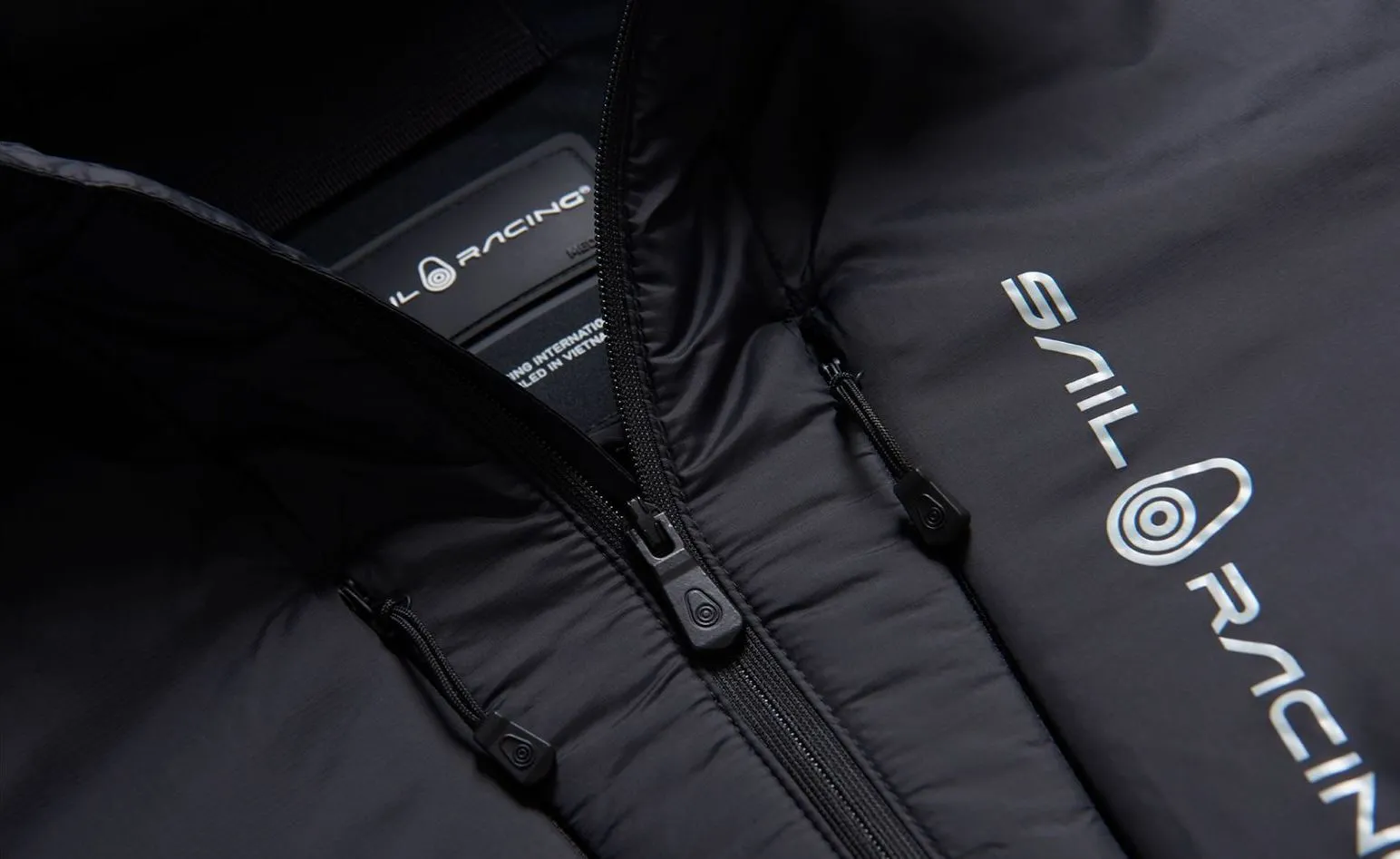 Sail Racing Men&#x27;s Spray Primaloft Jacket Carbon | Buy Sail Racing Men&#x27;s Spray Primaloft Jacket Carbon here | Outnorth