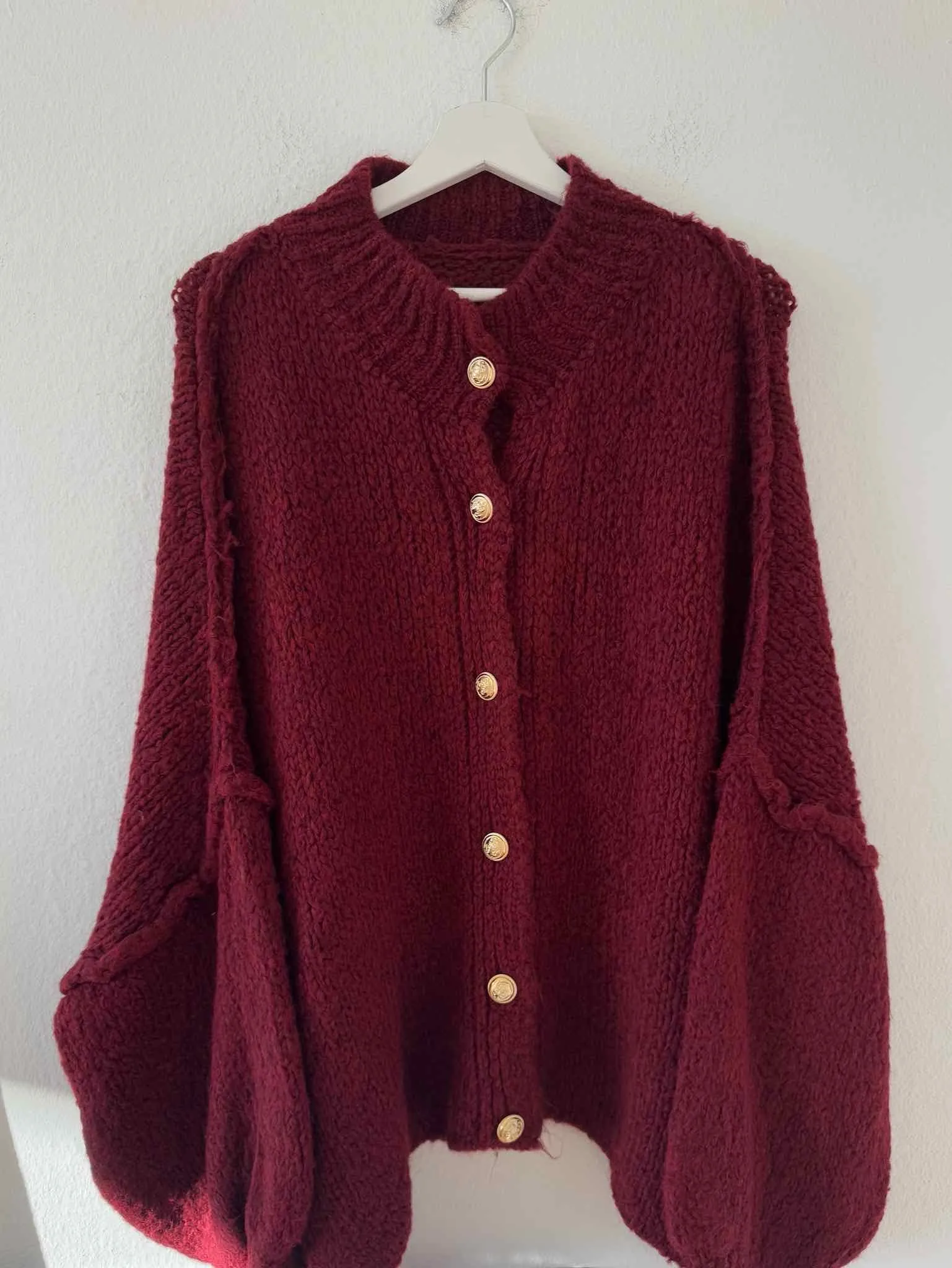 Super Oversize Cardigan mit Goldknpfen - Bordeaux