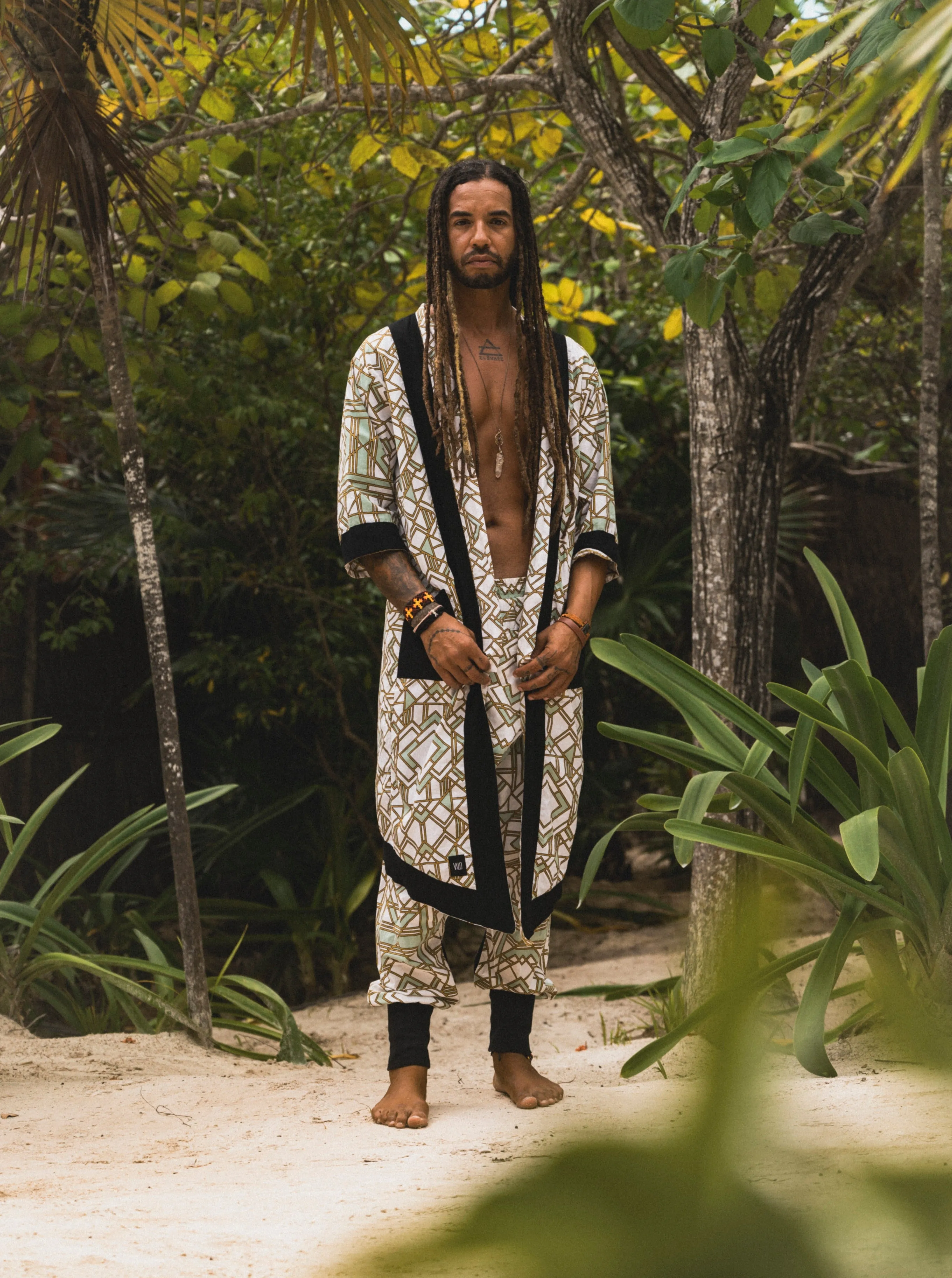 VALO SPIRIT KIMONO White Geometric - Elegant & Unique Cotton Kimono