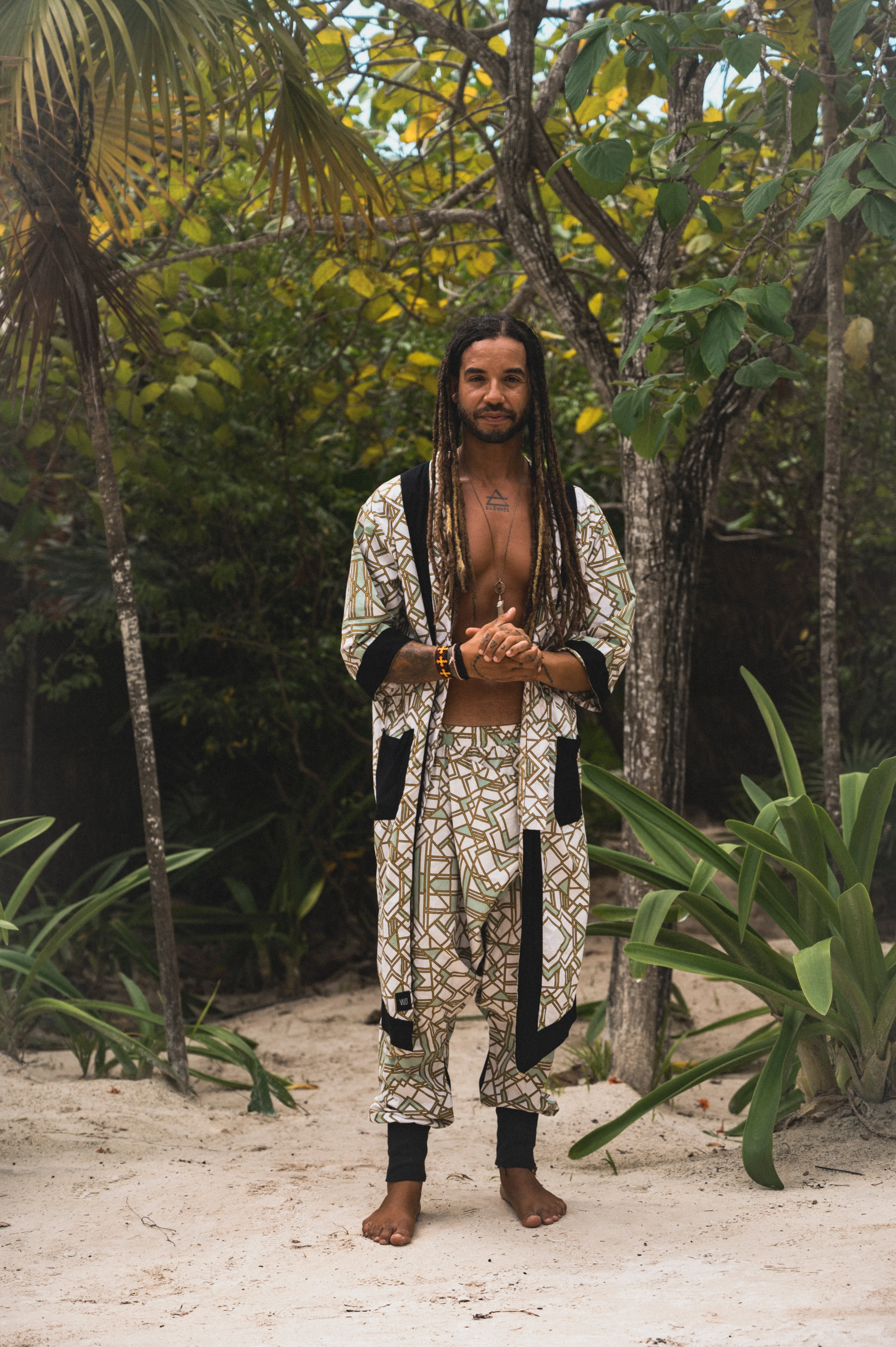 VALO SPIRIT KIMONO White Geometric - Elegant & Unique Cotton Kimono