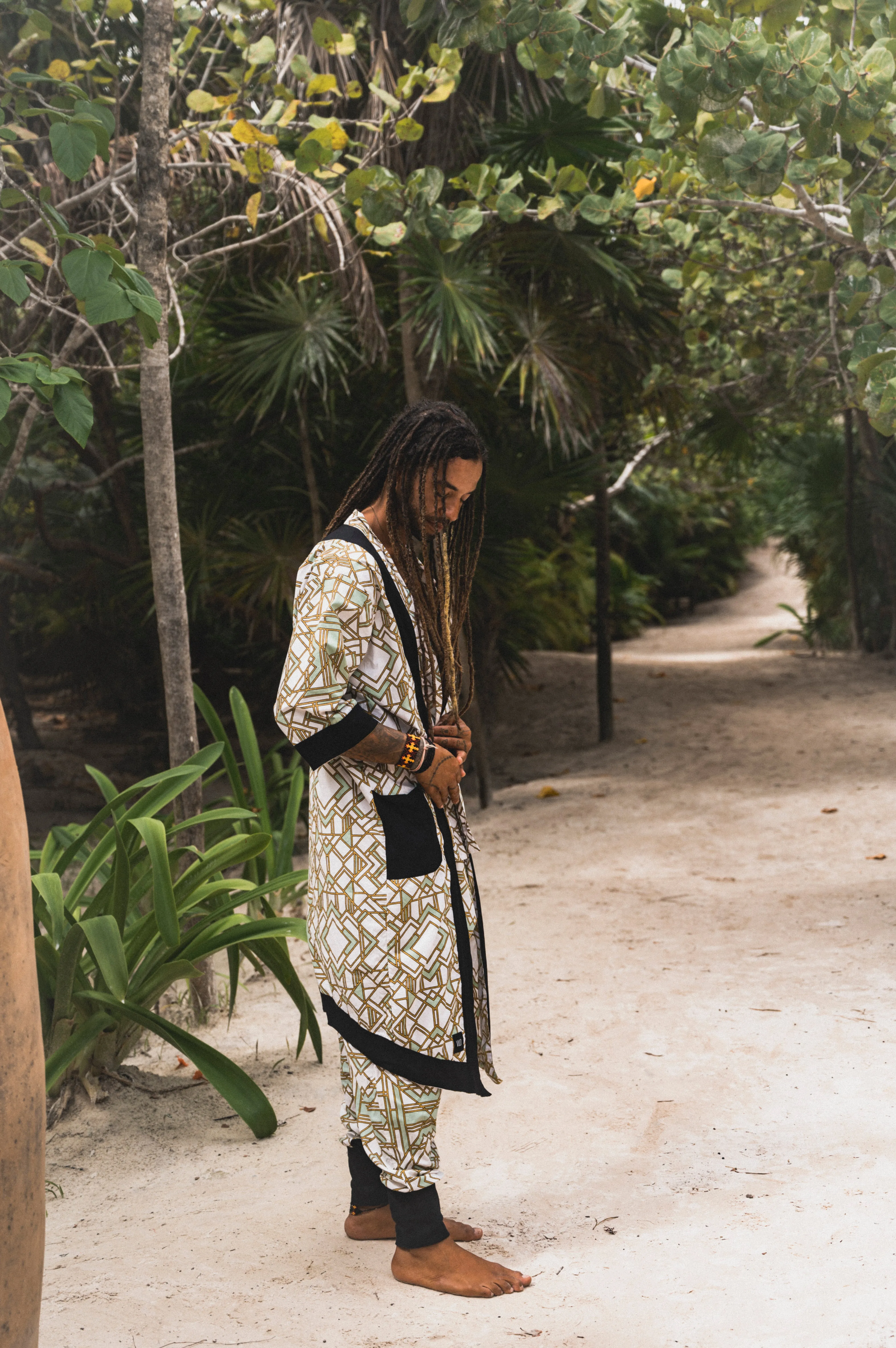 VALO SPIRIT KIMONO White Geometric - Elegant & Unique Cotton Kimono